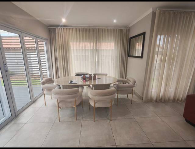 4 BEDROOM HOUSE FOR SALE IN THATCHFIELD